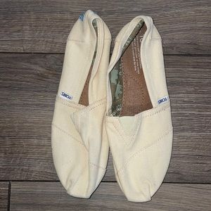 Women size 10 Toms